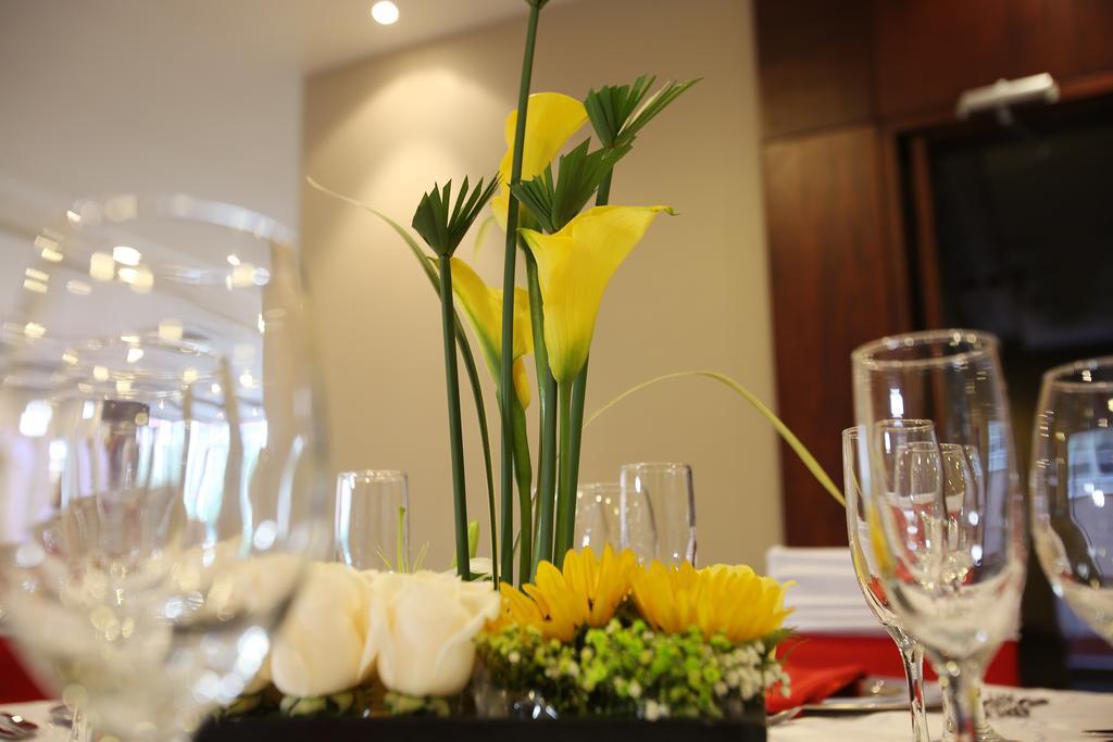 Hotel Reina Isabel Quito Luaran gambar